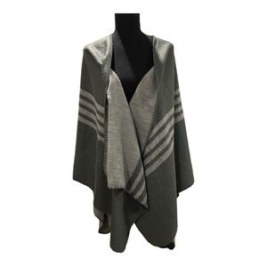 BB‎ Dakota Grey Striped Poncho
Cardigan Oversized